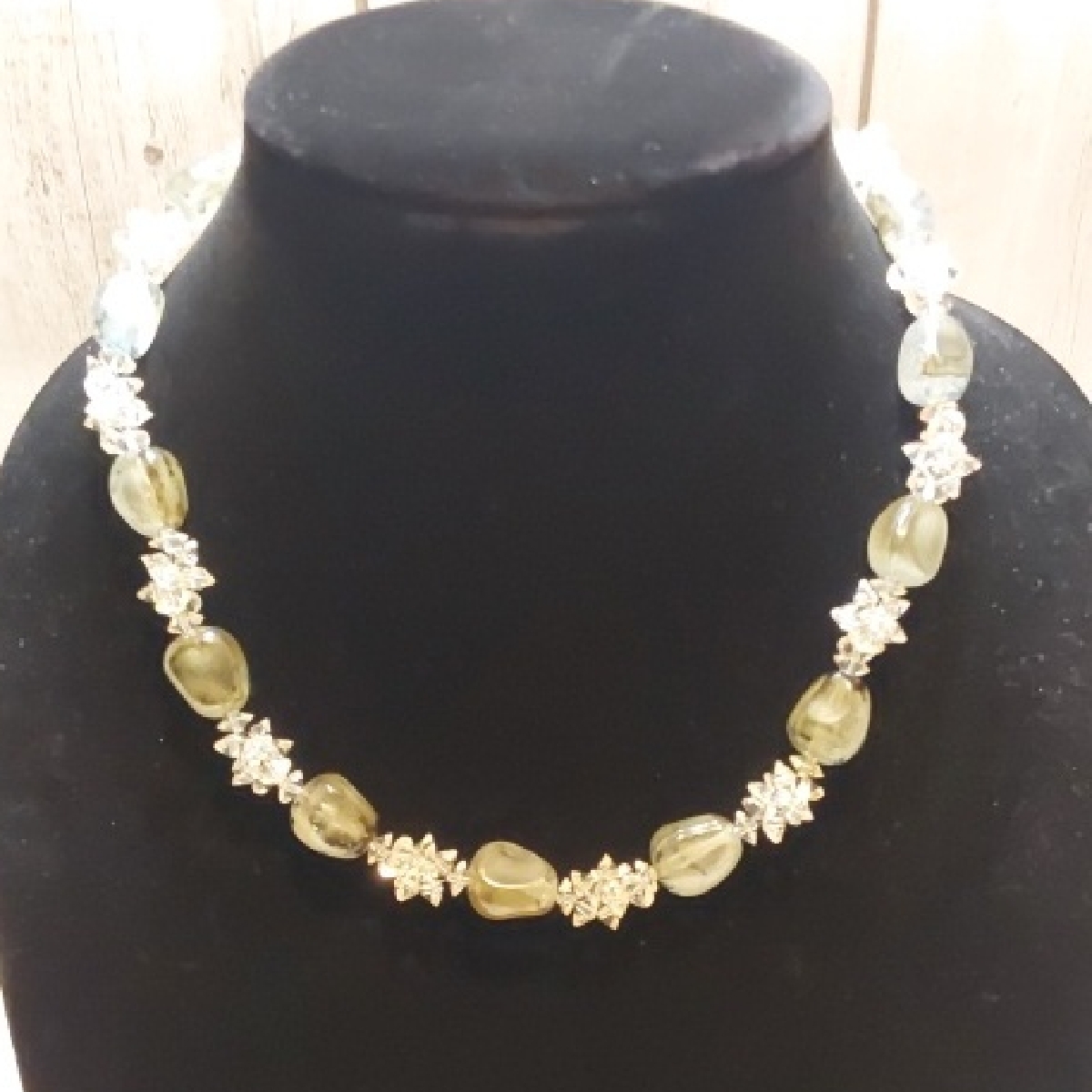 Chic Beaded Necklace With Green And Clear Accents